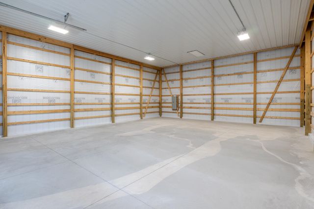 3032 Luxury Barn Lane, Traverse City, MI 49685