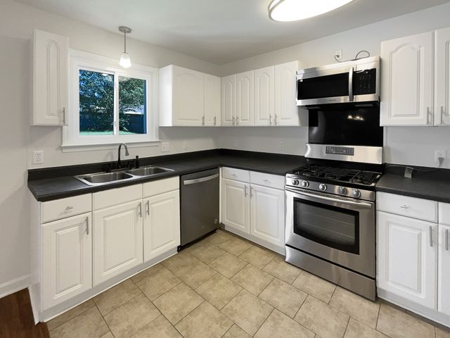 206 Cross Valley Dr, Columbia, TN 38401