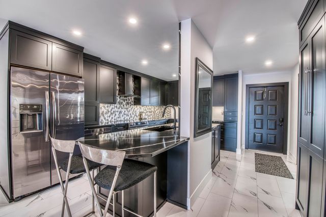 313 Lake Circle 111, North Palm Beach, FL 33408