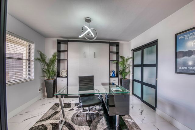 313 Lake Circle 111, North Palm Beach, FL 33408