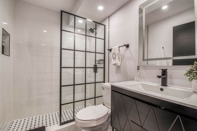 313 Lake Circle 111, North Palm Beach, FL 33408