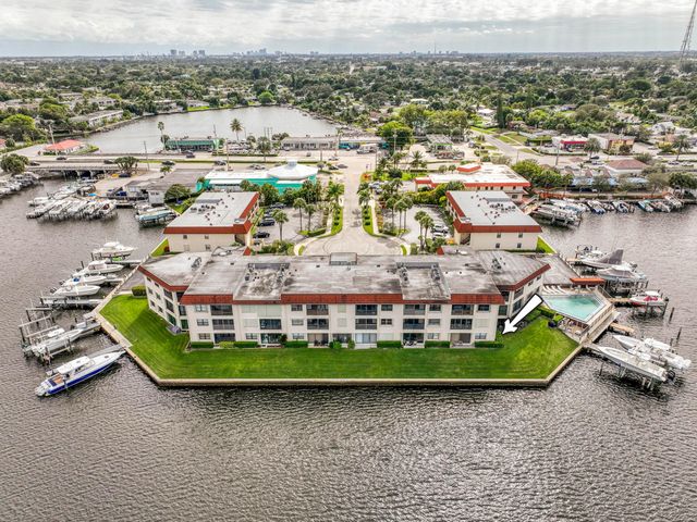 313 Lake Circle 111, North Palm Beach, FL 33408