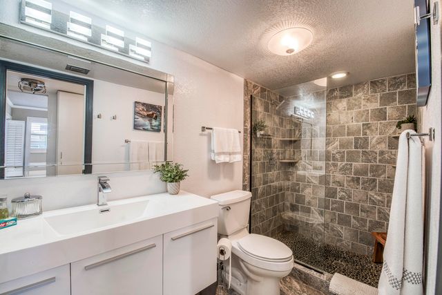 313 Lake Circle 111, North Palm Beach, FL 33408