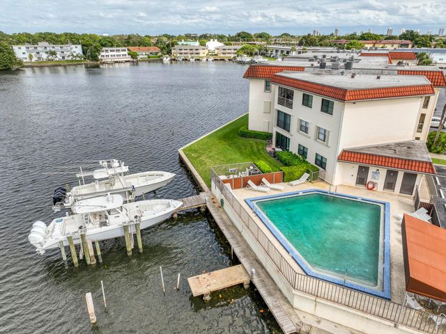 313 Lake Circle 111, North Palm Beach, FL 33408