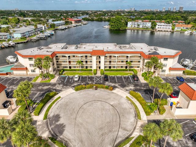 313 Lake Circle 111, North Palm Beach, FL 33408