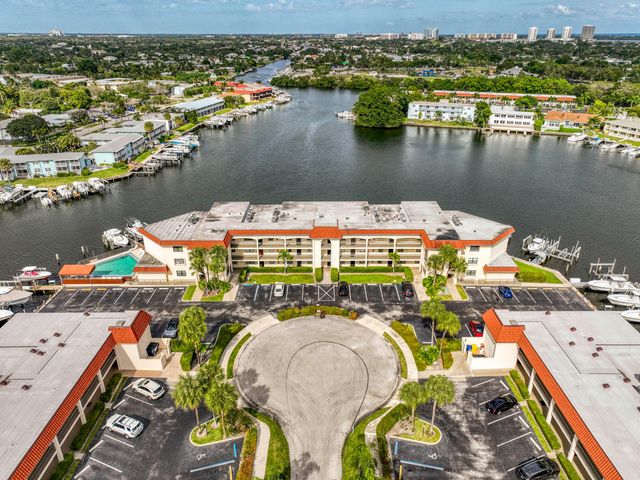 313 Lake Circle 111, North Palm Beach, FL 33408