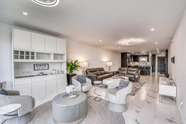 313 Lake Circle 111, North Palm Beach, FL 33408