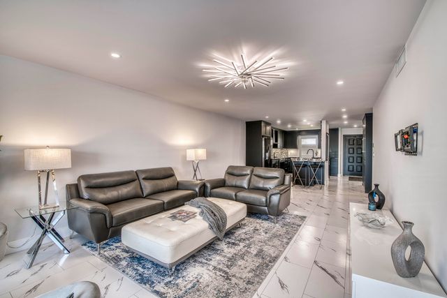 313 Lake Circle 111, North Palm Beach, FL 33408