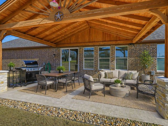 31 Golf Walk Circle, Denison, TX 75020