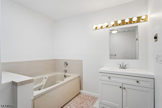 304 Heights Dr, Haledon Boro, NJ 07508