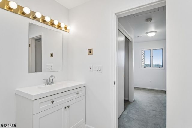 304 Heights Dr, Haledon Boro, NJ 07508