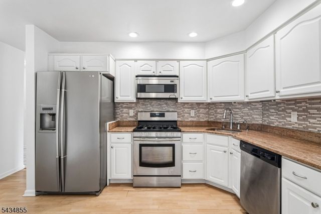 304 Heights Dr, Haledon Boro, NJ 07508