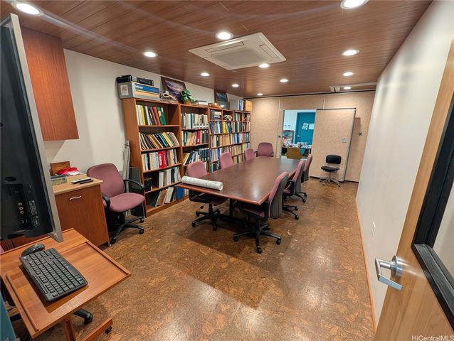 1320 N School Street, Honolulu, HI 96817