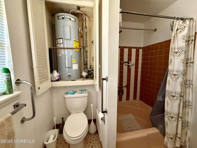 67 Dorchester Drive E, Lakewood, NJ 08701