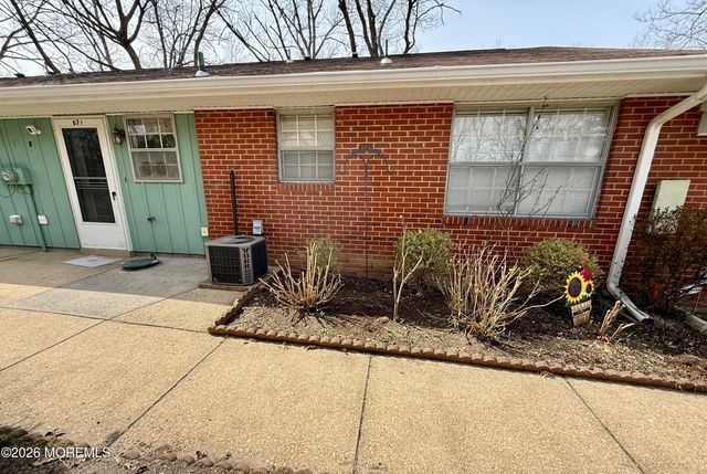 67 Dorchester Drive E, Lakewood, NJ 08701