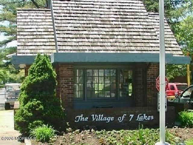 67 Dorchester Drive E, Lakewood, NJ 08701