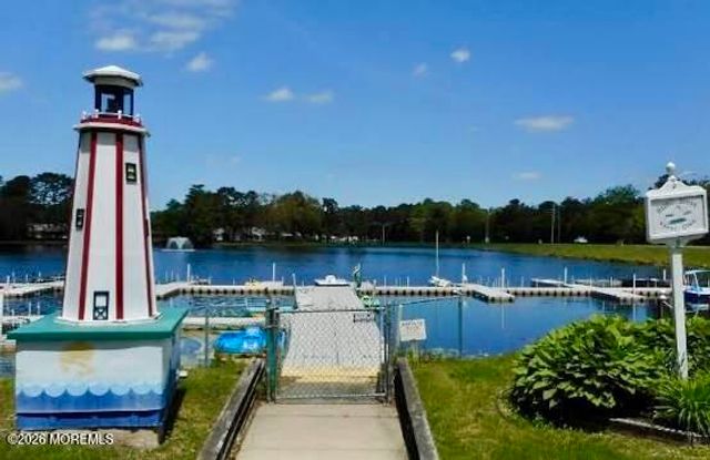 67 Dorchester Drive E, Lakewood, NJ 08701