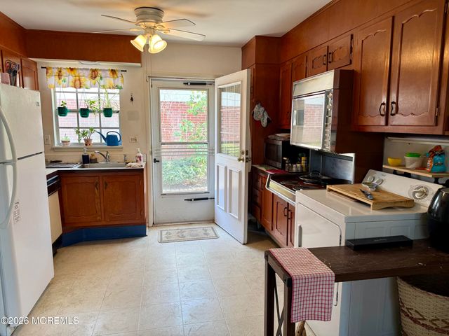 67 Dorchester Drive E, Lakewood, NJ 08701