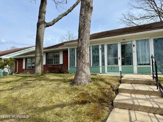67 Dorchester Drive E, Lakewood, NJ 08701