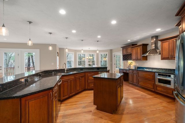 16 Castle Road, Wayland, MA 01778