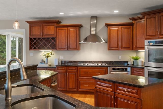 16 Castle Road, Wayland, MA 01778