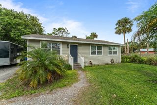 2211 N 44th St, Fort Pierce, FL 34946