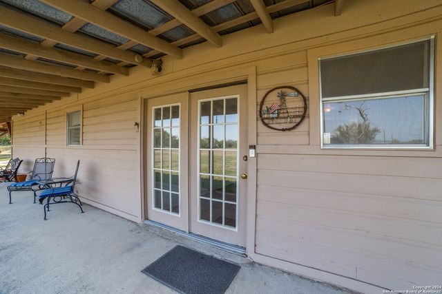 1025 COUNTY ROAD 375, San Antonio, TX 78253