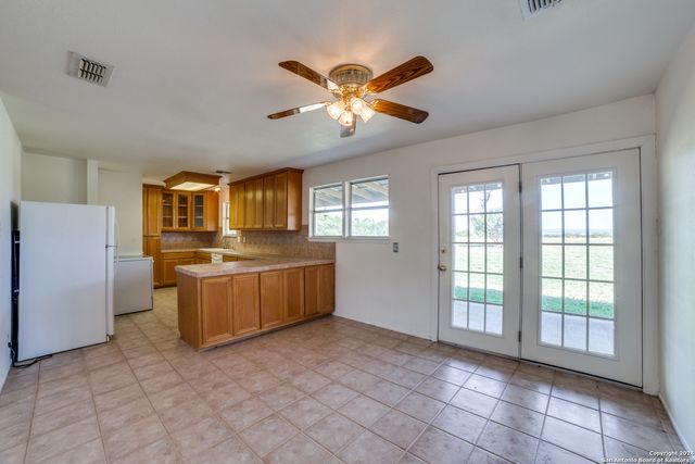1025 COUNTY ROAD 375, San Antonio, TX 78253
