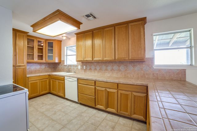 1025 COUNTY ROAD 375, San Antonio, TX 78253