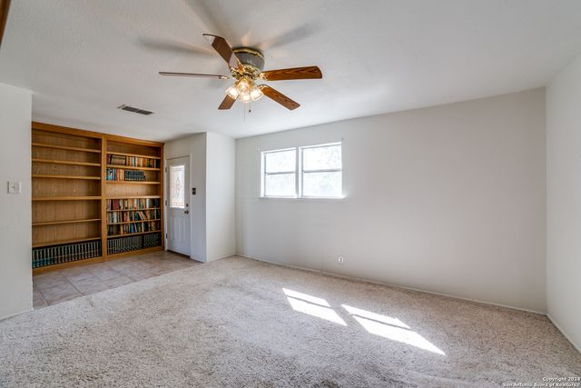 1025 COUNTY ROAD 375, San Antonio, TX 78253