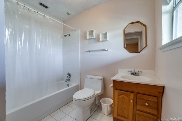 1025 COUNTY ROAD 375, San Antonio, TX 78253