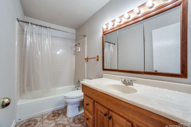 1025 COUNTY ROAD 375, San Antonio, TX 78253