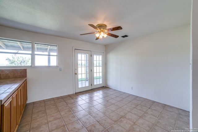 1025 COUNTY ROAD 375, San Antonio, TX 78253