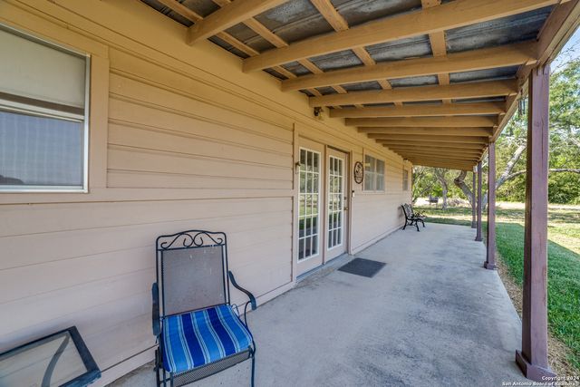 1025 COUNTY ROAD 375, San Antonio, TX 78253