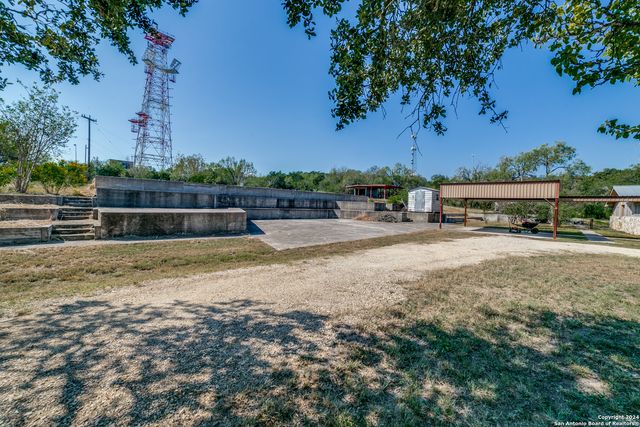 1025 COUNTY ROAD 375, San Antonio, TX 78253