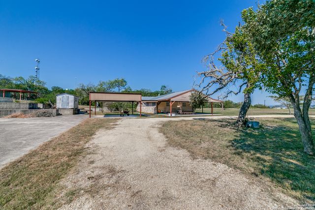 1025 COUNTY ROAD 375, San Antonio, TX 78253