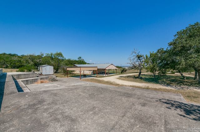 1025 COUNTY ROAD 375, San Antonio, TX 78253