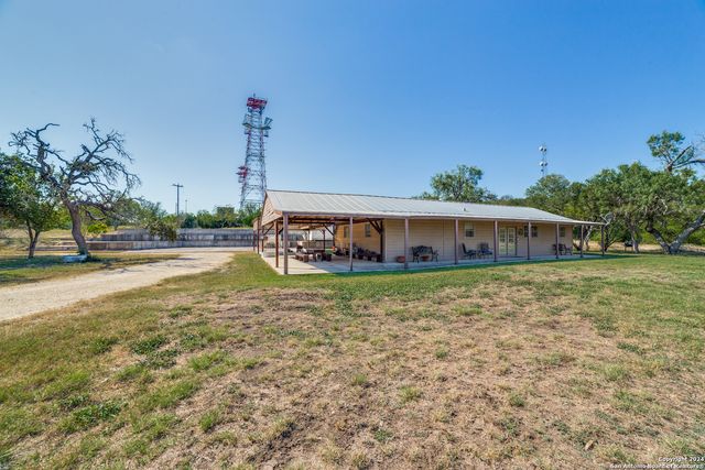 1025 COUNTY ROAD 375, San Antonio, TX 78253