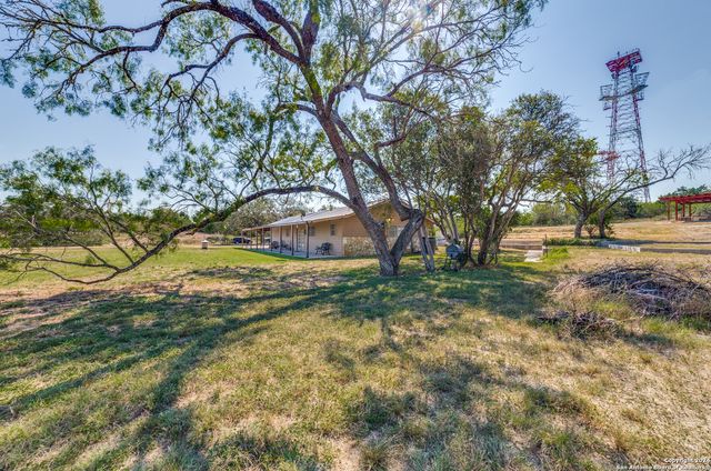 1025 COUNTY ROAD 375, San Antonio, TX 78253
