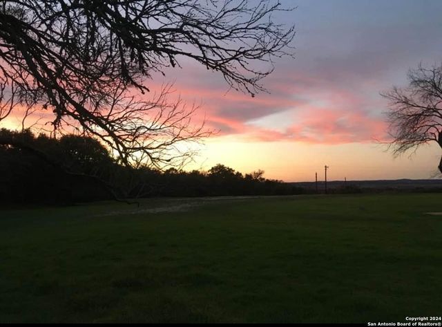 1025 COUNTY ROAD 375, San Antonio, TX 78253