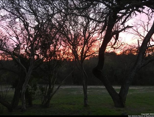 1025 COUNTY ROAD 375, San Antonio, TX 78253