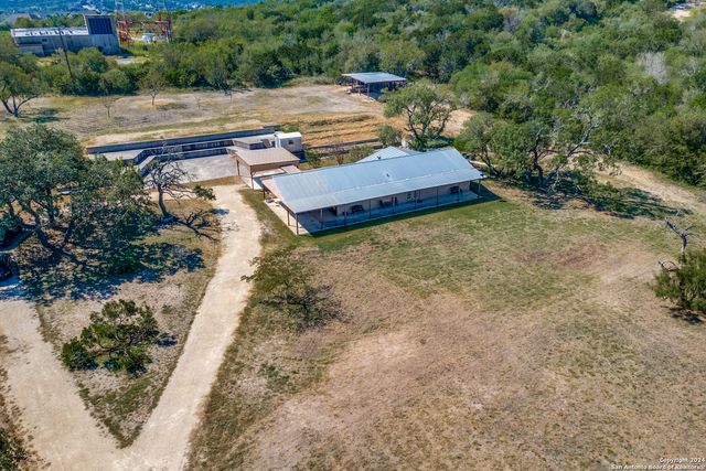 1025 COUNTY ROAD 375, San Antonio, TX 78253