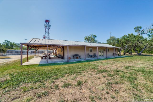 1025 COUNTY ROAD 375, San Antonio, TX 78253