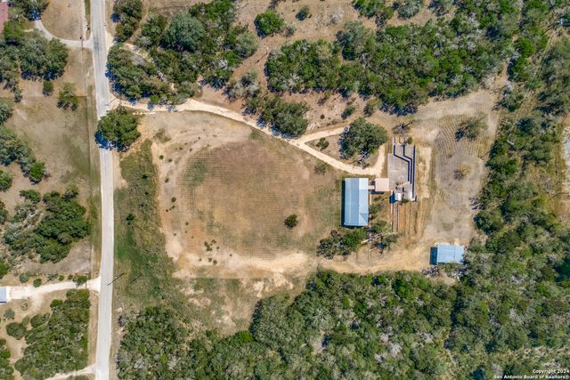 1025 COUNTY ROAD 375, San Antonio, TX 78253