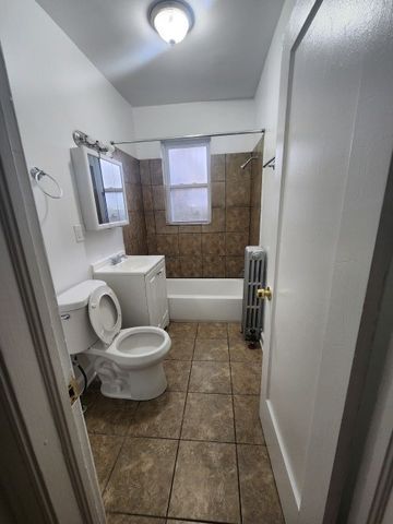 3229 W Ardmore Avenue 1, Chicago, IL 60659