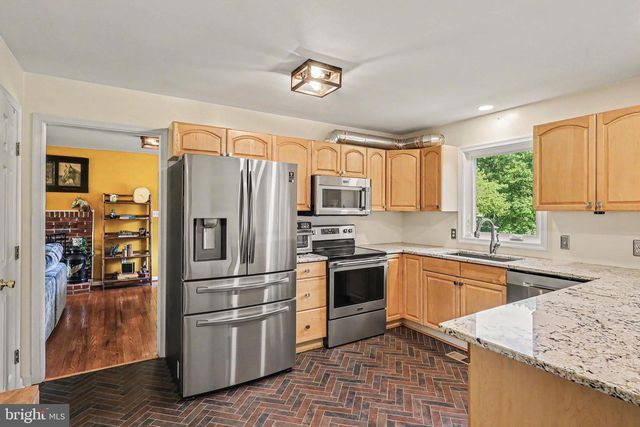 6493 BALLS MILL RD, Midland, VA 22728