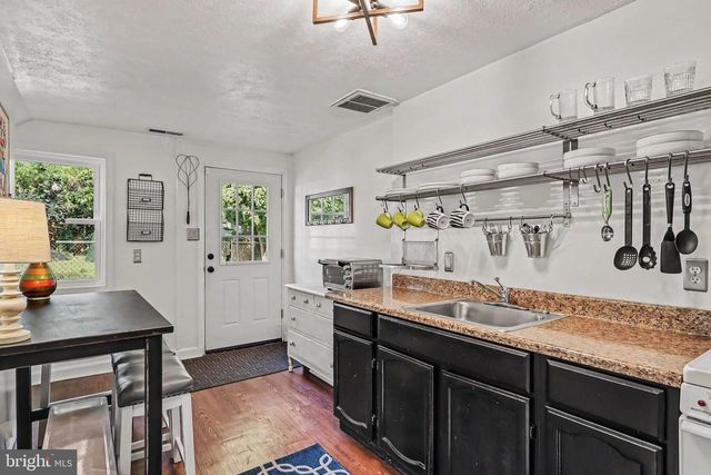 6493 BALLS MILL RD, Midland, VA 22728