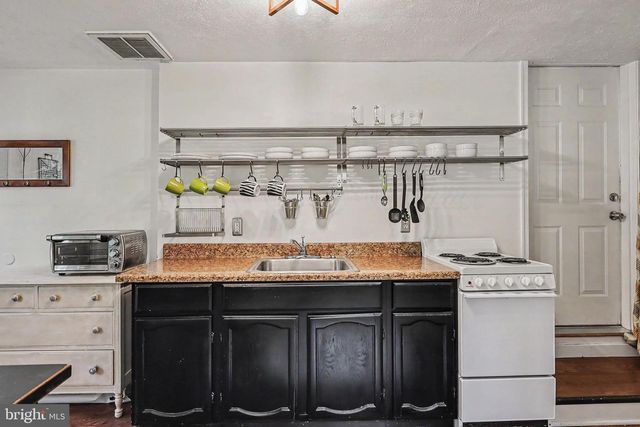 6493 BALLS MILL RD, Midland, VA 22728