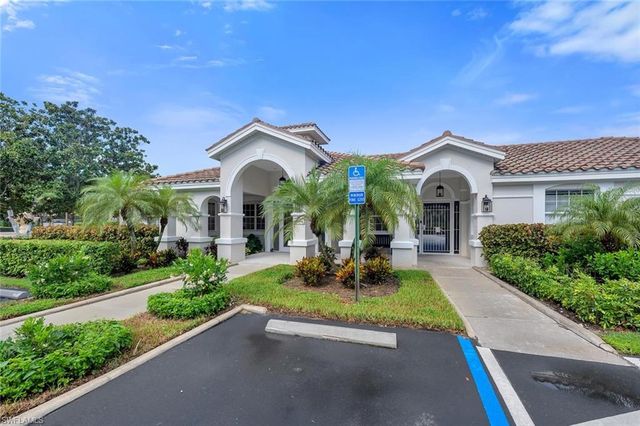 6808 Satinleaf RD S 202, Naples, FL 34109