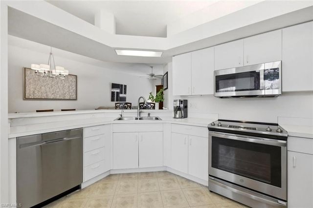 6808 Satinleaf RD S 202, Naples, FL 34109
